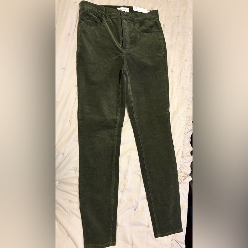 LOFT skinny High Rise Hunter green corduroy pants. NWT size 26/2